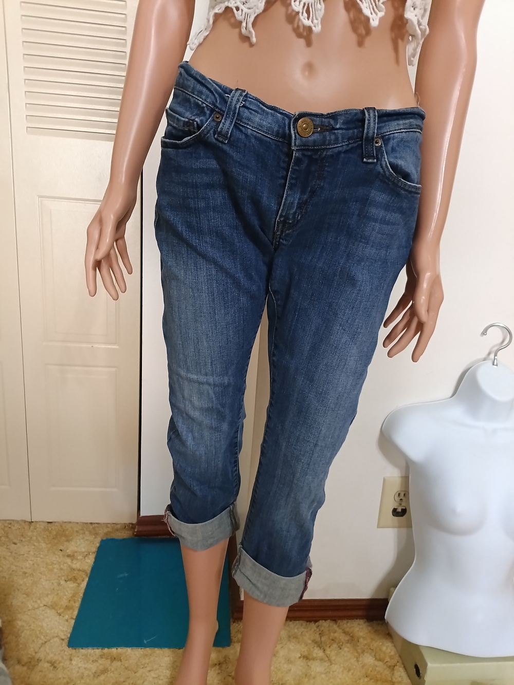 Levi's Cropped Cuffed Dark Blue Denim Jeans